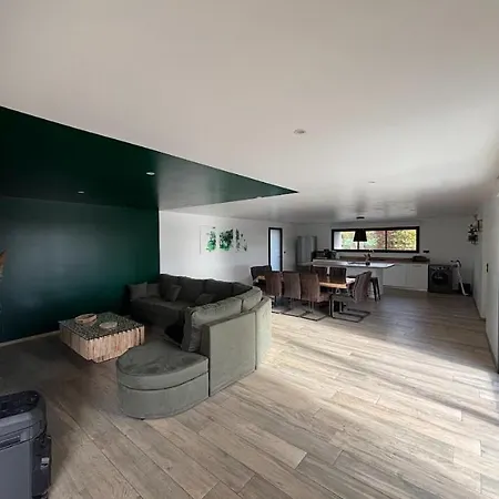 Avec Piscine Intérieure Jacuzzi Et Cinéma *