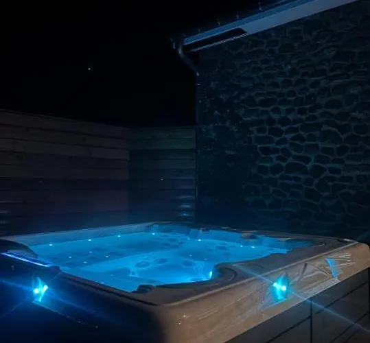Avec Piscine Intérieure Jacuzzi Et Cinéma Casa vacanze *