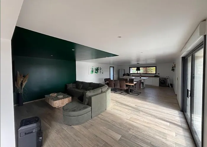 Avec Piscine Intérieure Jacuzzi Et Cinéma *