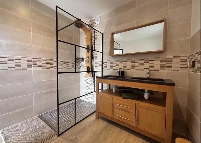 Avec Piscine Intérieure Jacuzzi Et Cinéma