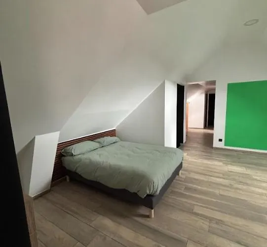 Avec Piscine Interieure Jacuzzi Et Cinema Oisseau